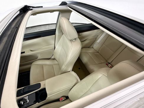 Used 2014 Lexus ES 350 w/ Luxury Package image 14