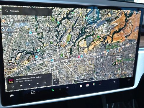 Used 2022 Tesla Model S image 17