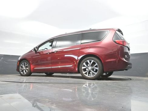 Used 2017 Chrysler Pacifica Limited FWD image 50