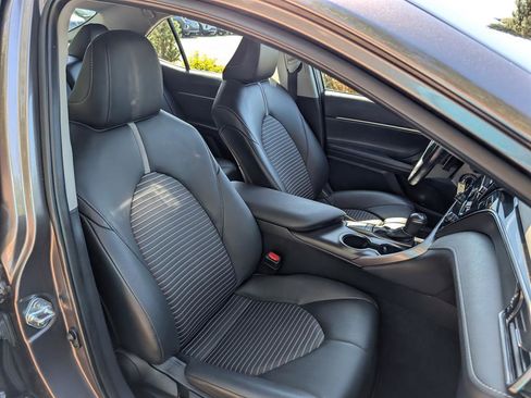 Used 2023 Toyota Camry SE image 12