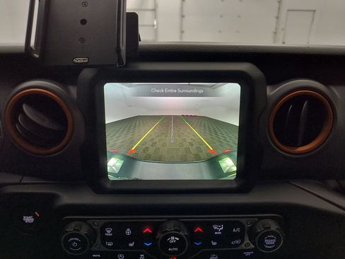 Used 2023 Jeep Gladiator Mojave w/ LED Lighting Group AWD/4WD image 16