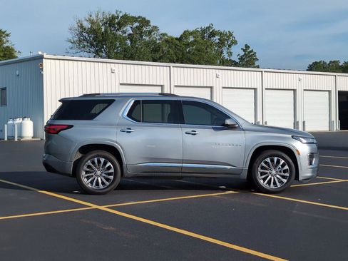 Used 2023 Chevrolet Traverse Premier FWD image 7