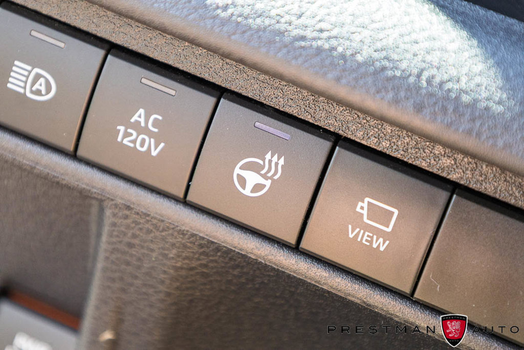 Used 2025 Toyota Sienna Platinum AWD/4WD image 8