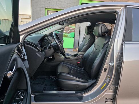 Used 2012 Hyundai Azera Base 4dr Sedan image 15