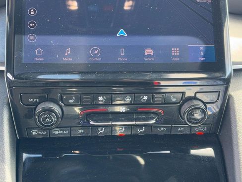 Used 2024 Jeep Grand Cherokee L Limited w/ Luxury Tech Group II image 24