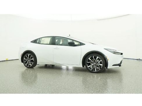 New 2026 Toyota Prius Plug-In Hybrid FWD image 28