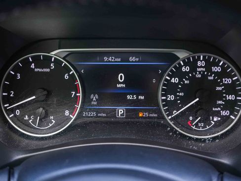 Used 2024 Nissan Sentra SR FWD image 26