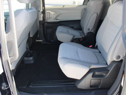Certified 2022 Toyota Sienna LE FWD image 13