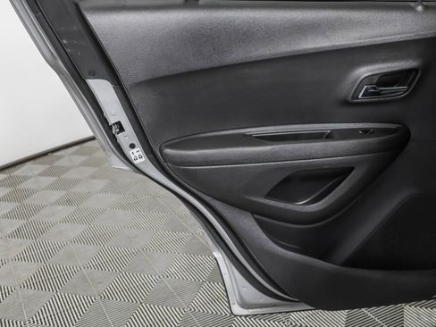 Used 2019 Chevrolet Trax LT w/ LT Convenience Package FWD image 37