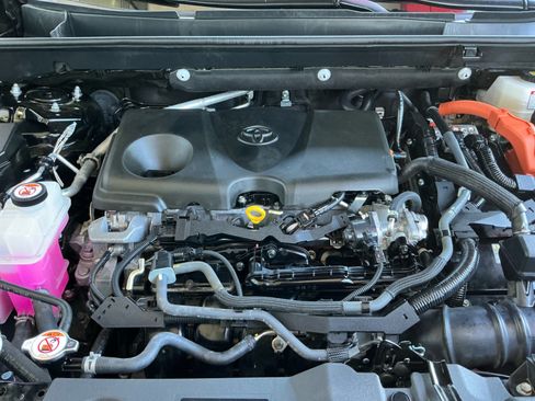 Used 2025 Toyota RAV4 XLE AWD/4WD image 21