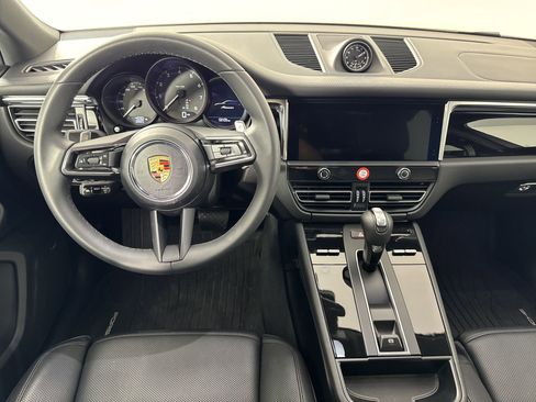 Certified 2025 Porsche Macan image 27
