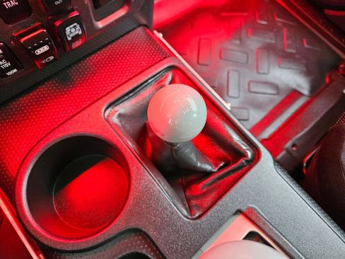 Used 2007 Toyota FJ Cruiser 4WD image 24