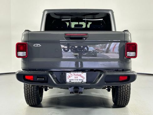 Used 2021 Jeep Gladiator Willys image 6