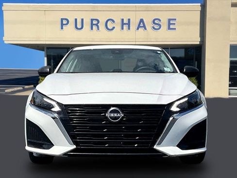Used 2025 Nissan Altima 2.5 SV FWD image 2