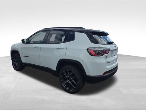 Used 2026 Jeep Compass Limited AWD/4WD image 3
