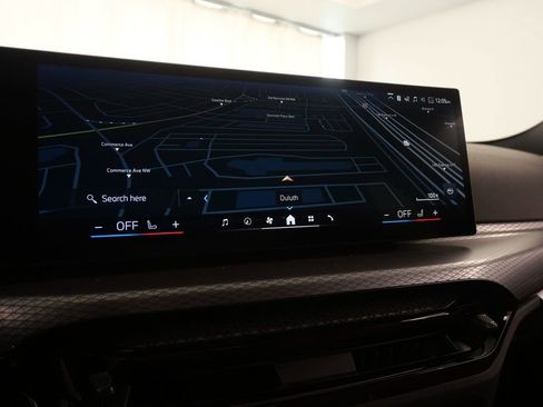 Used 2025 BMW 330i Sedan w/ Premium Package image 23