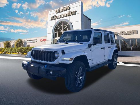 Used 2024 Jeep Wrangler Sport S w/ Convenience Group AWD/4WD image 8