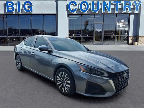 Used 2023 Nissan Altima 2.5 SV FWD image 1