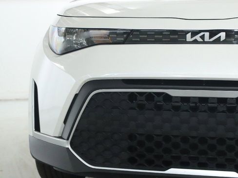 Used 2023 Kia Soul LX image 7