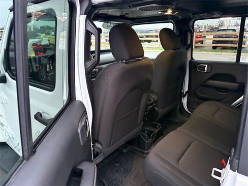 Used 2021 Jeep Wrangler Unlimited Sahara w/ Cold Weather Group image 15