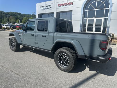 New 2026 Jeep Gladiator Rubicon w/ Steel Power Dome Hood Package AWD/4WD image 11