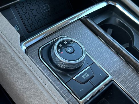 Used 2024 Ford Expedition Limited image 24