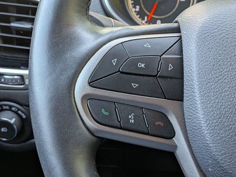 Used 2019 Jeep Cherokee Limited AWD/4WD image 16