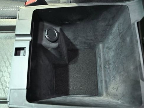 Used 2022 Nissan Frontier SV w/ Technology Package image 32