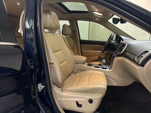 Used 2017 Jeep Grand Cherokee Limited w/ Trailer Tow Group IV image 18