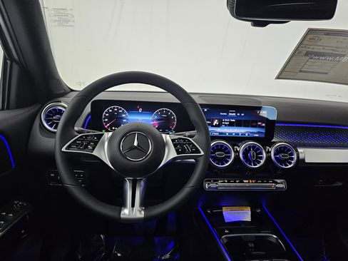 New 2026 Mercedes-Benz GLB 250 4MATIC image 6
