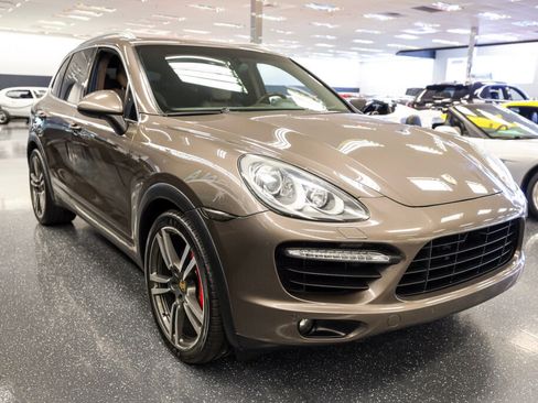 Used 2011 Porsche Cayenne Turbo w/ Premium Pkg Plus image 4