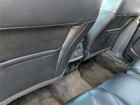 Used 2017 Ford Explorer XLT w/ Equipment Group 202A FWD image 32
