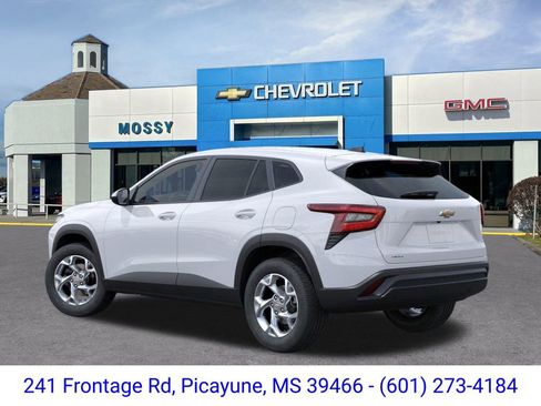 New 2026 Chevrolet Trax LS w/ LS Convenience Package image 3