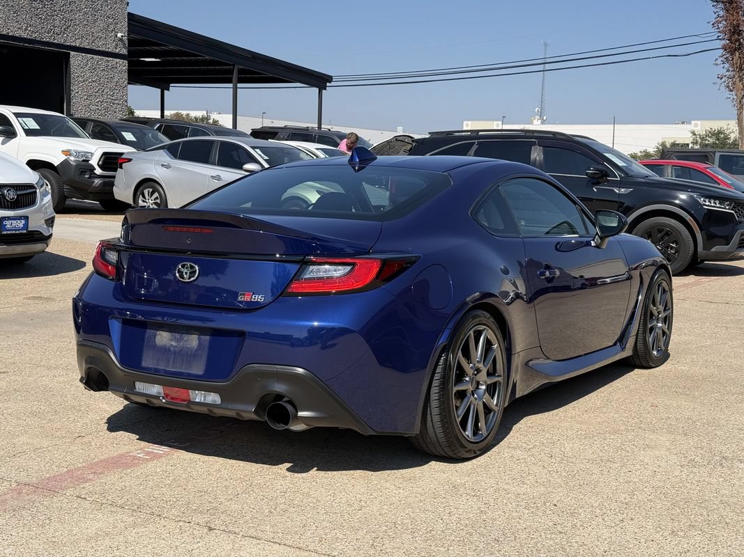 Used 2022 Toyota GR86 Premium w/ ALL Weather Mat Package (TMS) RWD image 4