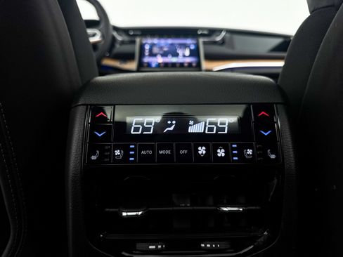 Used 2023 Jeep Grand Cherokee Summit AWD/4WD image 32