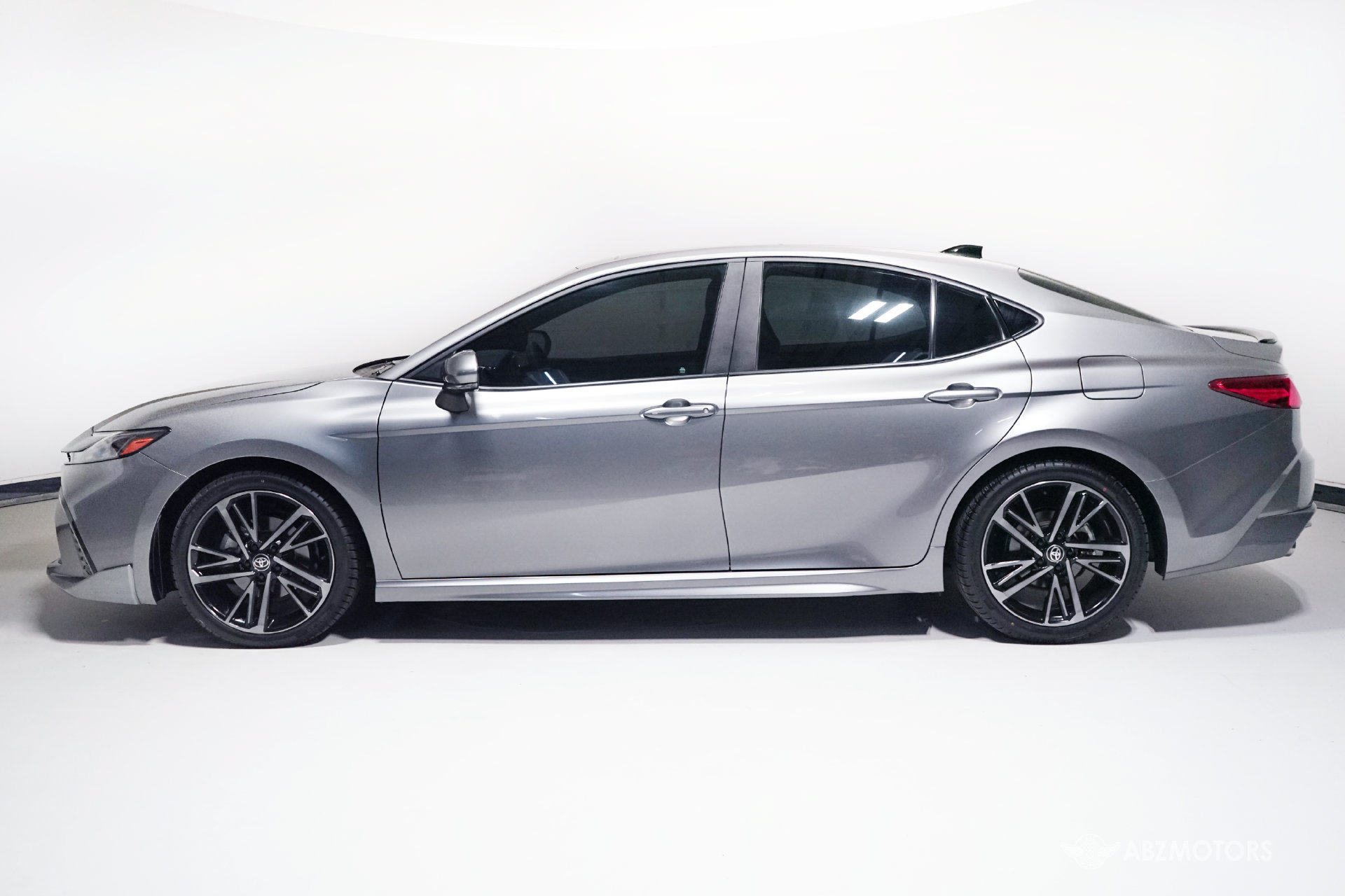 Used 2025 Toyota Camry XSE w/ Premium Package FWD image 4