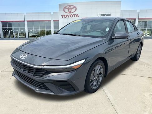 Used 2024 Hyundai Elantra SEL FWD image 7