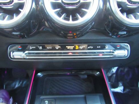 Used 2022 Mercedes-Benz EQB 300 4MATIC w/ Exclusive Package image 43