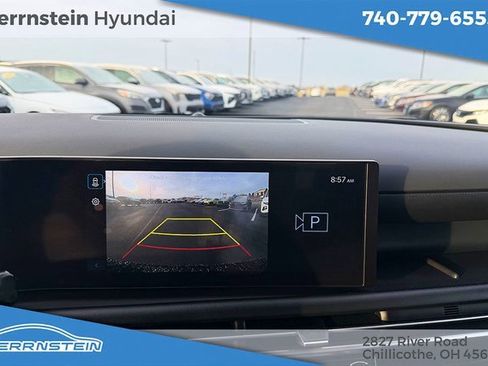 Certified 2025 Hyundai Santa Cruz SE image 17