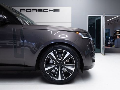 Used 2026 Land Rover Range Rover SE AWD/4WD image 11