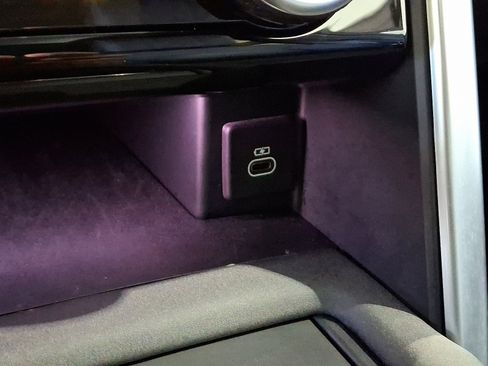 Certified 2025 Land Rover Discovery Dynamic SE image 25