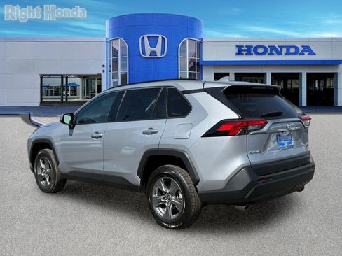 Used 2024 Toyota RAV4 XLE FWD image 4