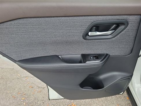 Certified 2021 Nissan Rogue SV image 11