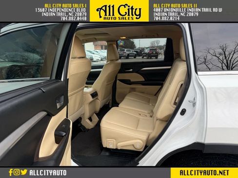 Used 2017 Toyota Highlander XLE w/ Carpet Mat Package image 10