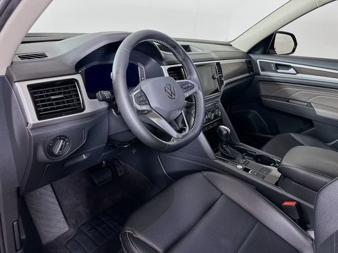 Used 2023 Volkswagen Atlas SE w/ Black Wheel Package FWD image 9