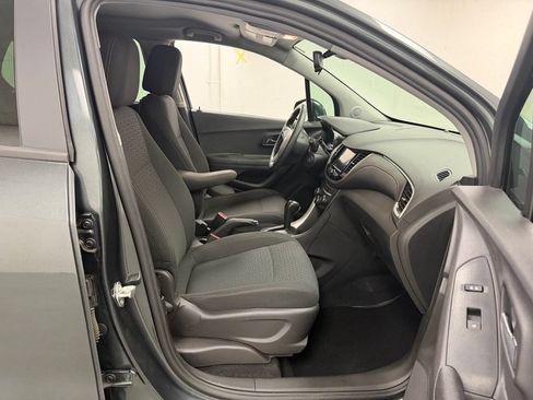 Used 2020 Chevrolet Trax LS FWD image 10