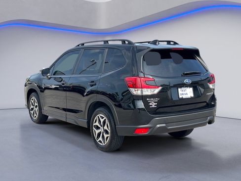 Used 2023 Subaru Forester Premium AWD/4WD image 3