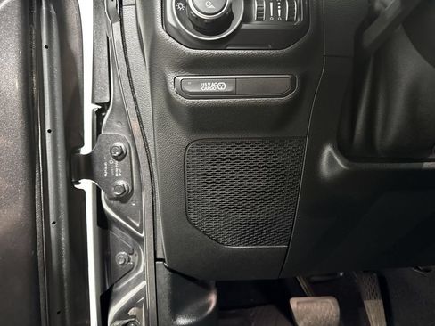Used 2020 Jeep Gladiator Overland AWD/4WD image 25