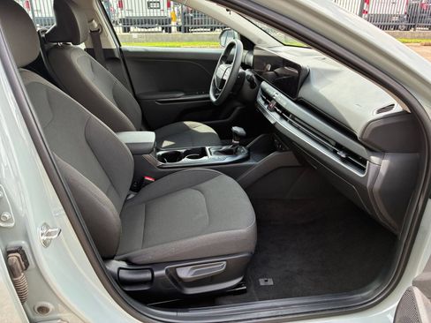 Used 2026 Kia K4 FWD image 30