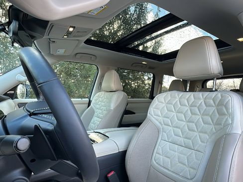 Certified 2025 Nissan Armada Platinum Reserve image 13